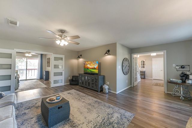 123 Palisade Circle, Huntsville, TX 77320