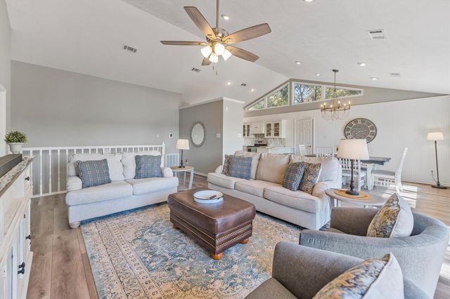 123 Palisade Circle, Huntsville, TX 77320