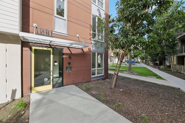390 Riesling Avenue 21, Milpitas, CA 95035