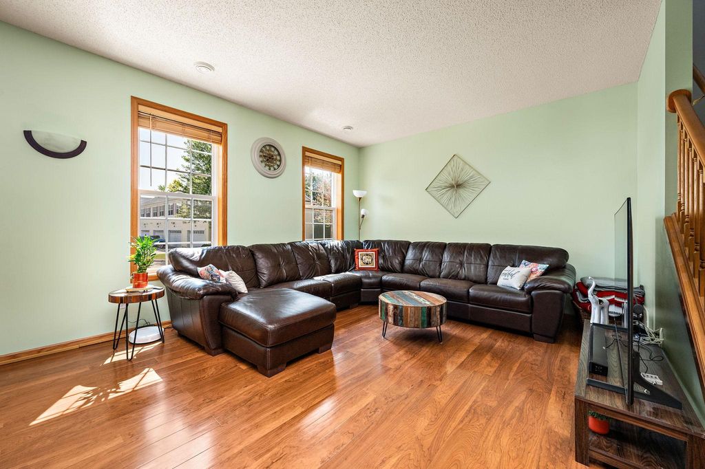 1072 Henslow Avenue N, Oakdale, MN 55128 — exterior