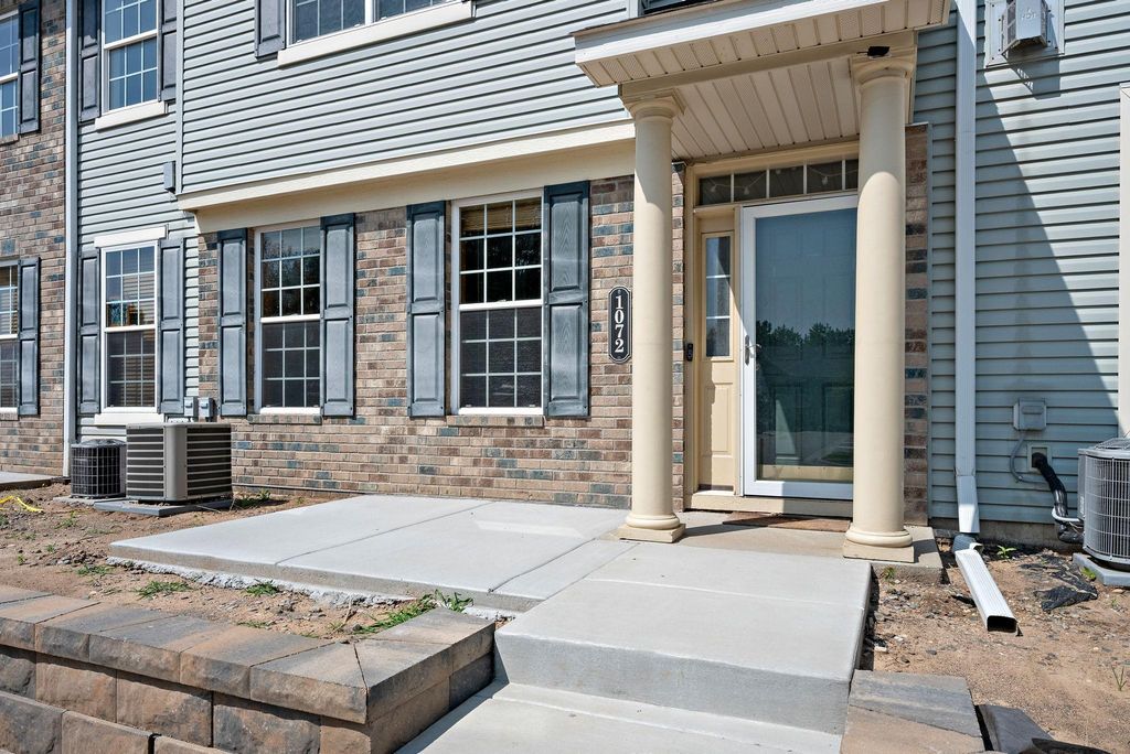 1072 Henslow Avenue N, Oakdale, MN 55128 — photo 2