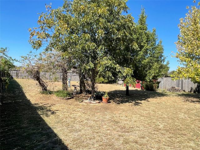 229 Heritage Drive, Crowley, TX 76036