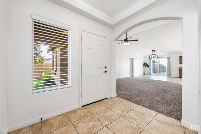 6911 Catalina Creek Way, Bakersfield, CA 93311