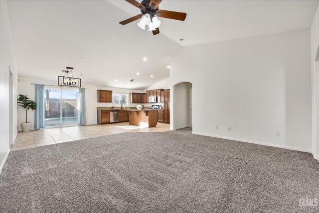 6911 Catalina Creek Way, Bakersfield, CA 93311