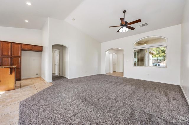 6911 Catalina Creek Way, Bakersfield, CA 93311