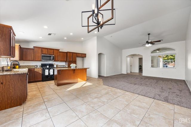 6911 Catalina Creek Way, Bakersfield, CA 93311