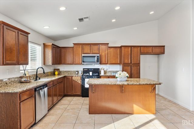 6911 Catalina Creek Way, Bakersfield, CA 93311