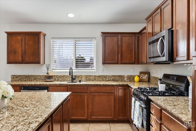 6911 Catalina Creek Way, Bakersfield, CA 93311