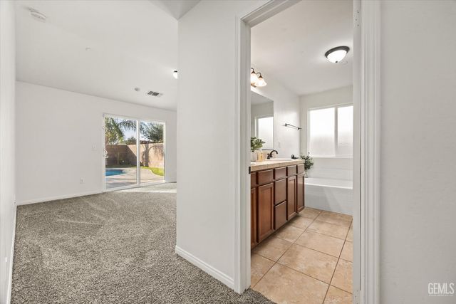 6911 Catalina Creek Way, Bakersfield, CA 93311