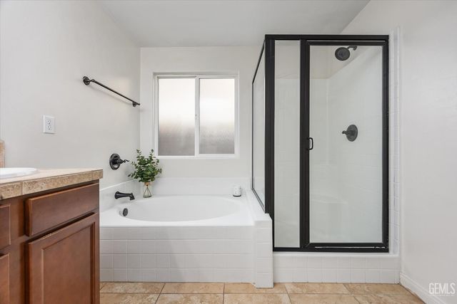 6911 Catalina Creek Way, Bakersfield, CA 93311