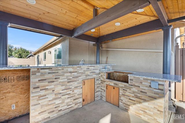 6911 Catalina Creek Way, Bakersfield, CA 93311