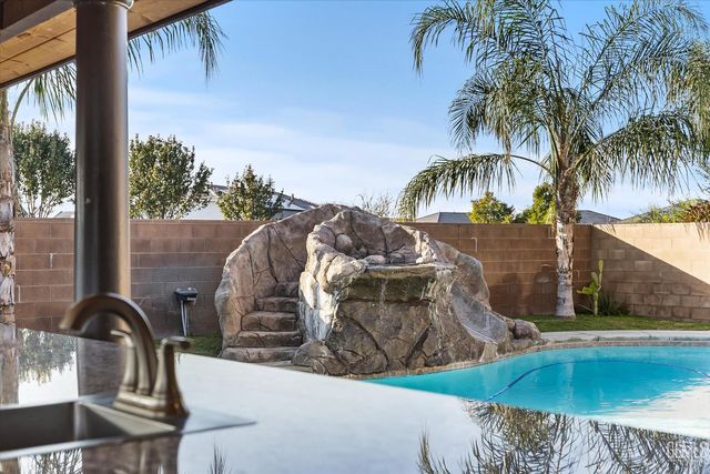 6911 Catalina Creek Way, Bakersfield, CA 93311