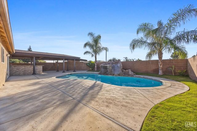 6911 Catalina Creek Way, Bakersfield, CA 93311