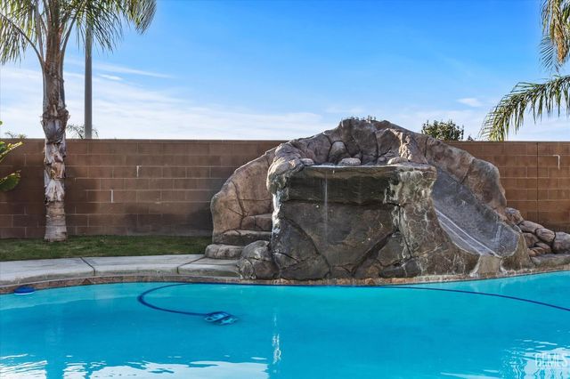 6911 Catalina Creek Way, Bakersfield, CA 93311