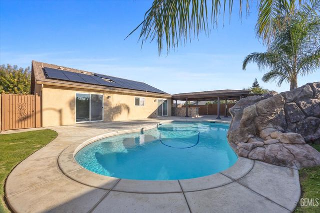 6911 Catalina Creek Way, Bakersfield, CA 93311