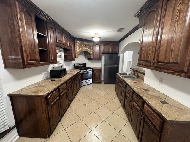 6707 Elam Road, Dallas, TX 75217