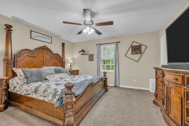 173 Ravenwood Cir, Dickson, TN 37055