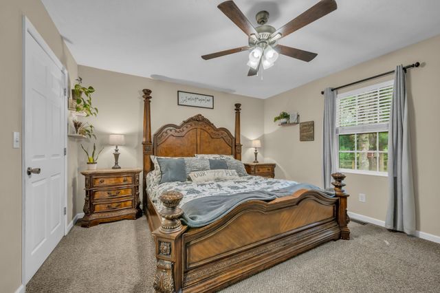 173 Ravenwood Cir, Dickson, TN 37055