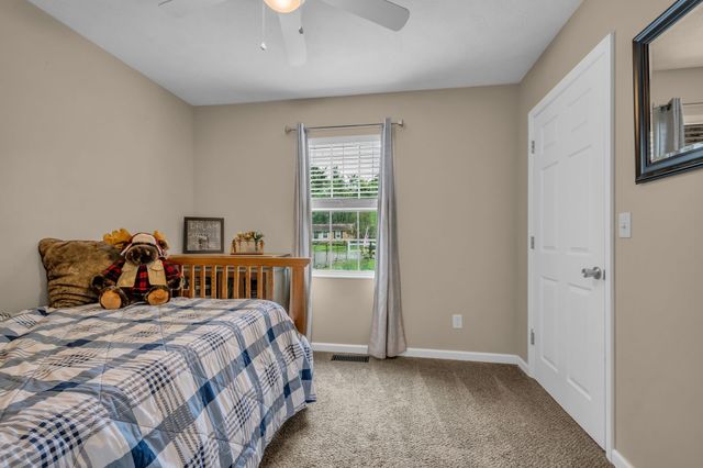 173 Ravenwood Cir, Dickson, TN 37055