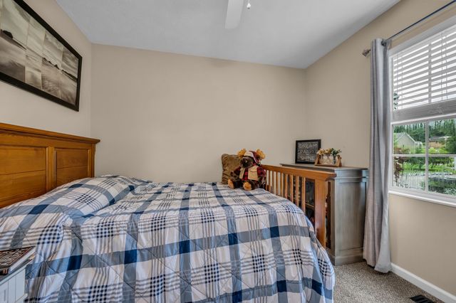 173 Ravenwood Cir, Dickson, TN 37055