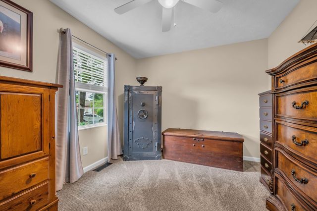 173 Ravenwood Cir, Dickson, TN 37055
