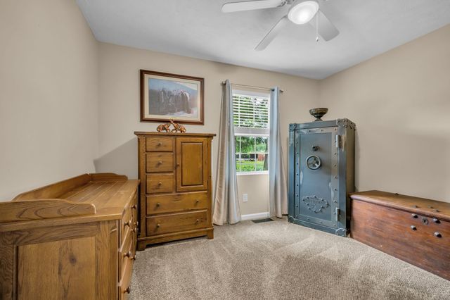 173 Ravenwood Cir, Dickson, TN 37055