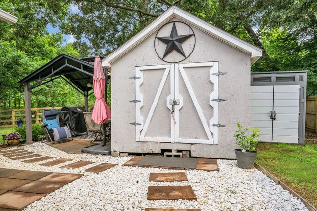 173 Ravenwood Cir, Dickson, TN 37055