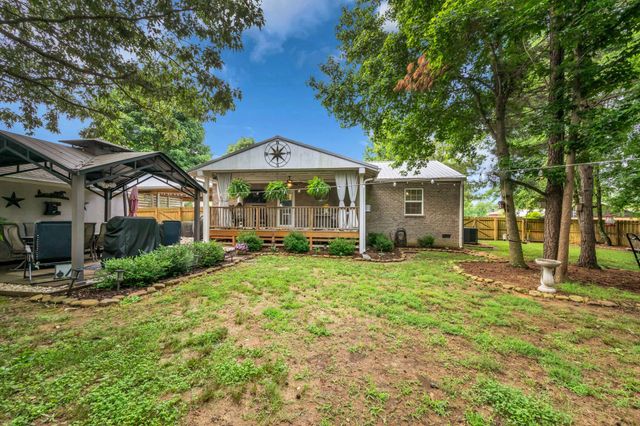 173 Ravenwood Cir, Dickson, TN 37055