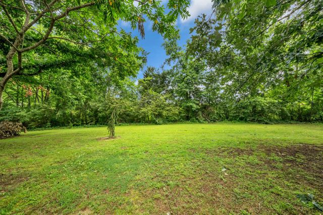 173 Ravenwood Cir, Dickson, TN 37055