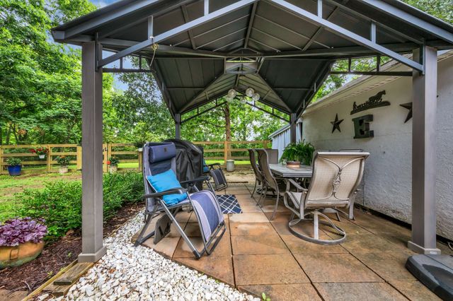 173 Ravenwood Cir, Dickson, TN 37055