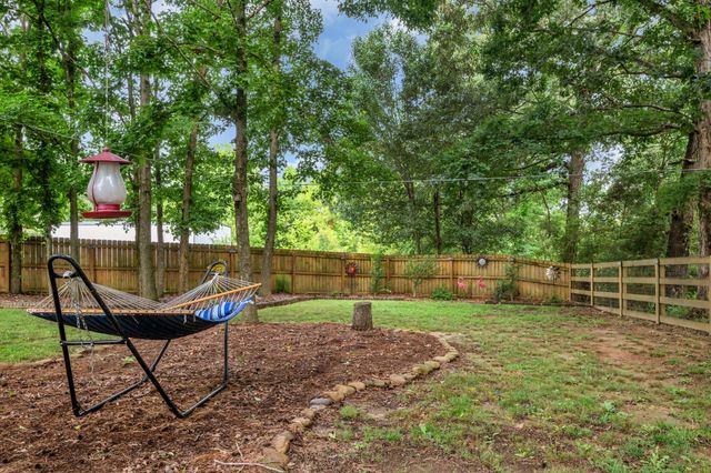173 Ravenwood Cir, Dickson, TN 37055