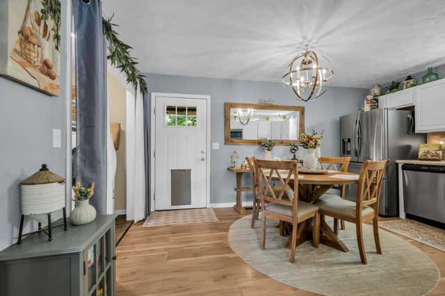 173 Ravenwood Cir, Dickson, TN 37055