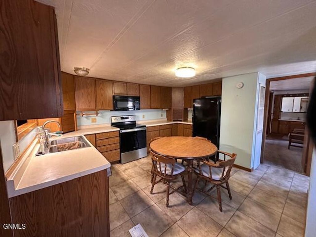 414 Bedford Boulevard, Bismarck, ND 58504 photo 4