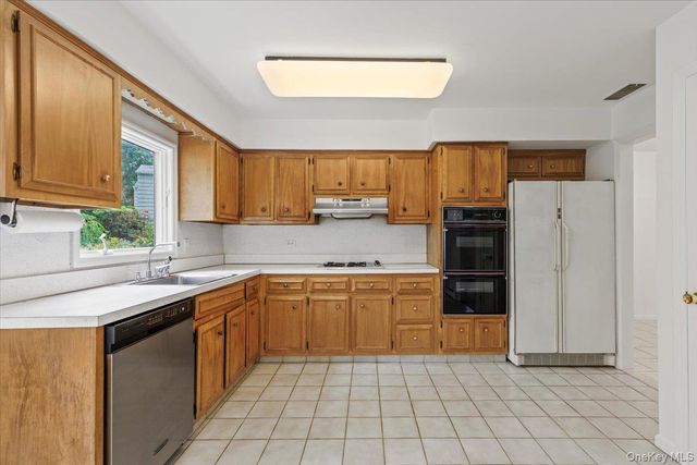 35 Pinehurst Drive, Purchase, NY 10577