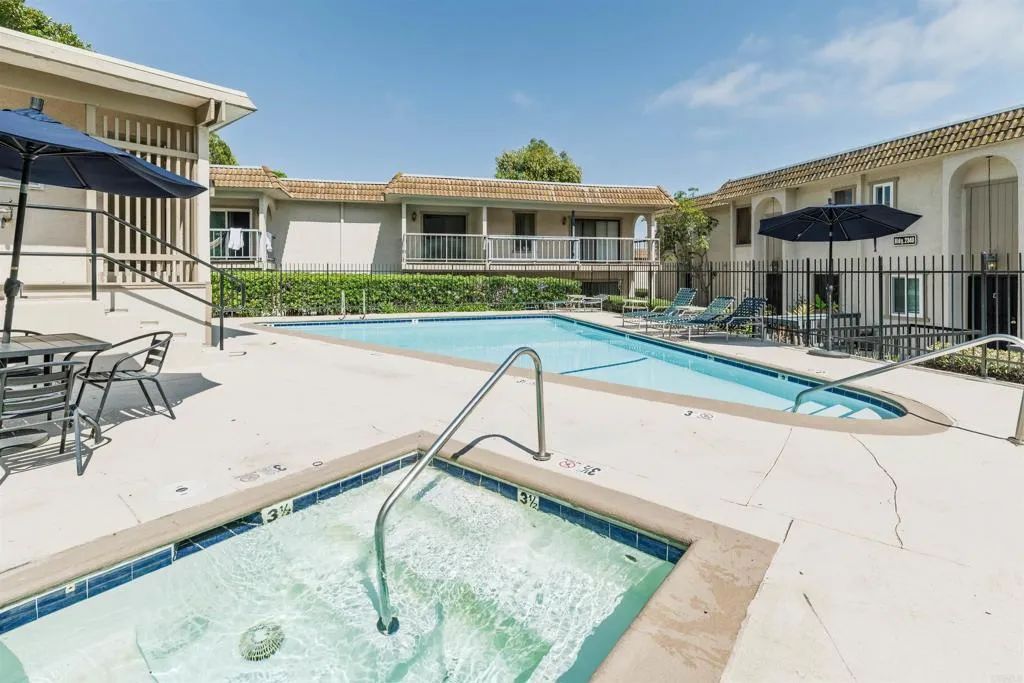 Image 24 of property listing at 2340 Caringa Way B, Carlsbad, CA 92009