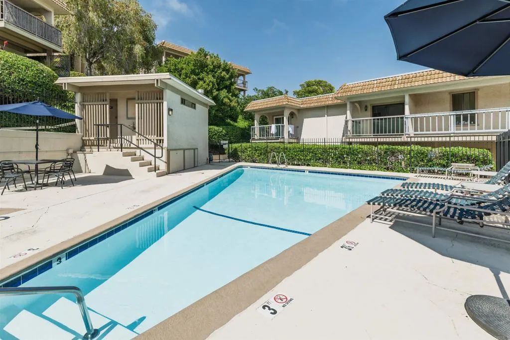 Image 25 of property listing at 2340 Caringa Way B, Carlsbad, CA 92009