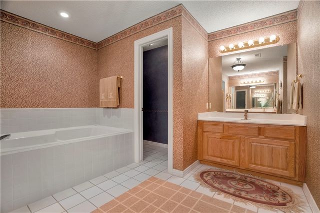 4450 W Sandingham Street, Fayetteville, AR 72704