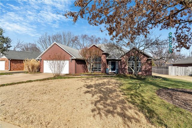 4450 W Sandingham Street, Fayetteville, AR 72704