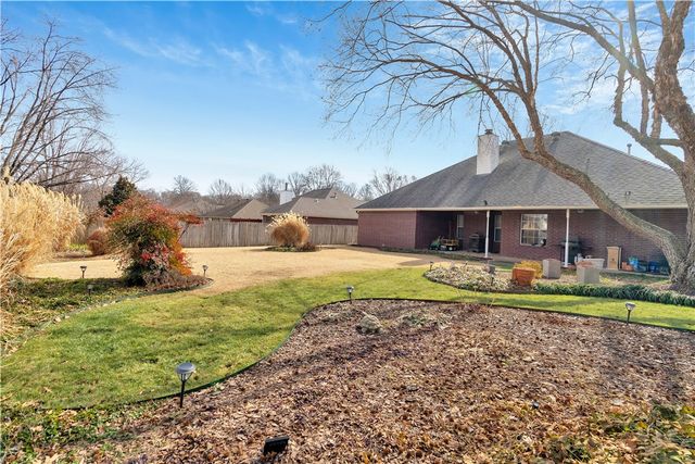 4450 W Sandingham Street, Fayetteville, AR 72704
