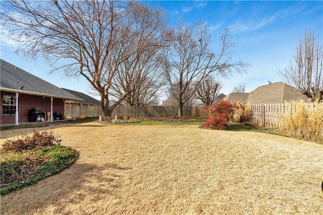 4450 W Sandingham Street, Fayetteville, AR 72704