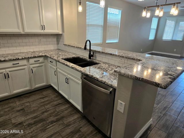 2822 W BLUE RIVER Drive, San Tan Valley, AZ 85144