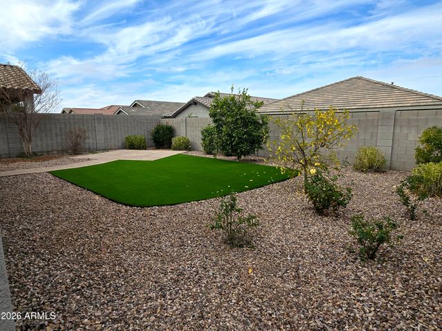 2822 W BLUE RIVER Drive, San Tan Valley, AZ 85144