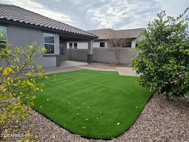 2822 W BLUE RIVER Drive, San Tan Valley, AZ 85144