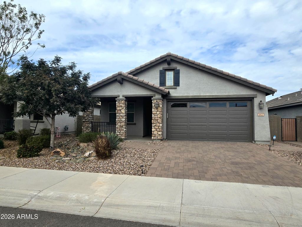2822 W BLUE RIVER Drive, San Tan Valley, AZ 85144