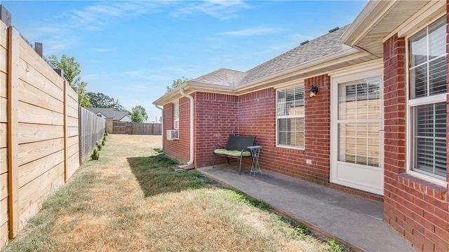 808 E Parks Street, Prairie Grove, AR 72753