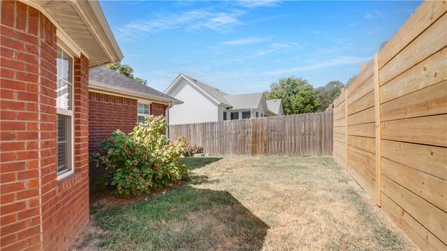 808 E Parks Street, Prairie Grove, AR 72753