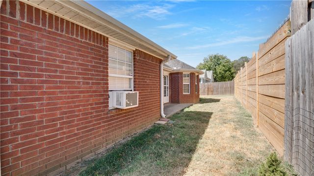 808 E Parks Street, Prairie Grove, AR 72753