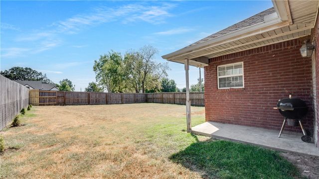 808 E Parks Street, Prairie Grove, AR 72753
