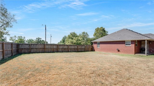 808 E Parks Street, Prairie Grove, AR 72753