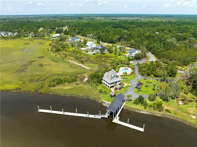 2 Maiden Creek Drive, Waverly, GA 31565